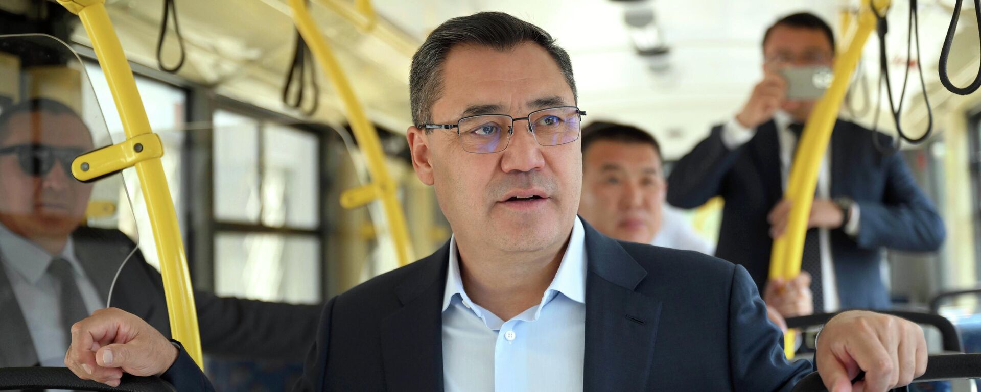 Президент Садыр Жапаров обратился к водителям автобусов Бишкека  - Sputnik Кыргызстан, 1920, 28.08.2025