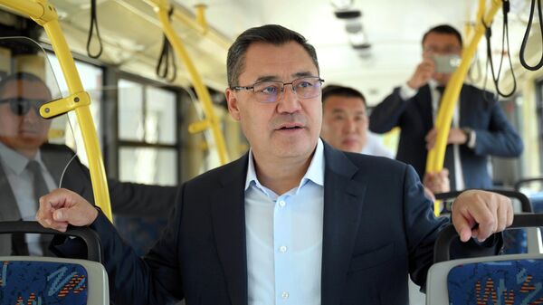 Президент Садыр Жапаров обратился к водителям автобусов Бишкека  - Sputnik Кыргызстан