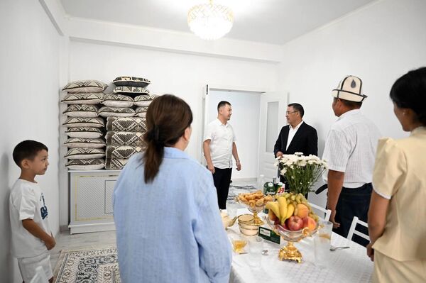 Бул тууралуу президент Садыр Жапаров Жалал-Абад шаарында Мамлекеттик ипотекалык компания тарабынан курулган &quot;Асман Резиденс-2&quot; турак жай комплексин ачып жатып билдирди - Sputnik Кыргызстан