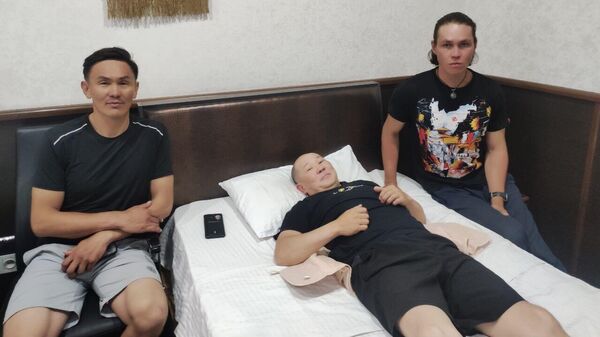 Эвакуация в Москву российских спасателей участвовавших в операции на пике Победы - Sputnik Кыргызстан