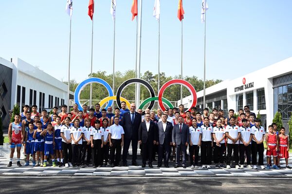 Строительство осуществлено по заказу мэрии Джалал-Абада. Финансирование шло полностью из республиканского бюджета, общая стоимость проекта — 192 миллиона сомов. - Sputnik Кыргызстан