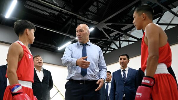 Жалал-Абадда Николай Валуевдин катышуусу менен бокс академиясы ишке берилди - Sputnik Кыргызстан