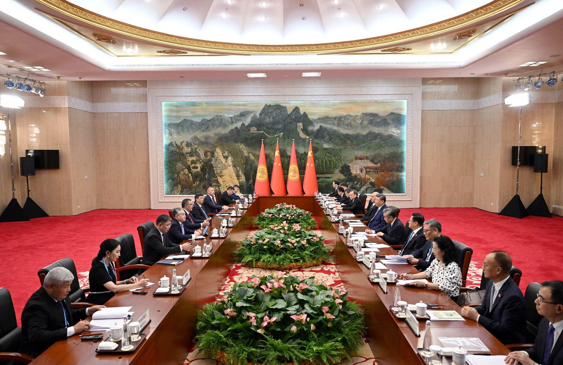 Садыр Жапаров провел переговоры с Си Цзиньпином - Sputnik Кыргызстан, 1920, 31.08.2025