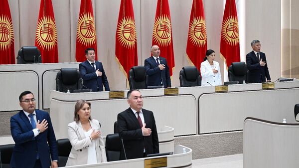  Жогорку Кеңештин VII чакырылышынын V сессиясы расмий ачылды.  - Sputnik Кыргызстан