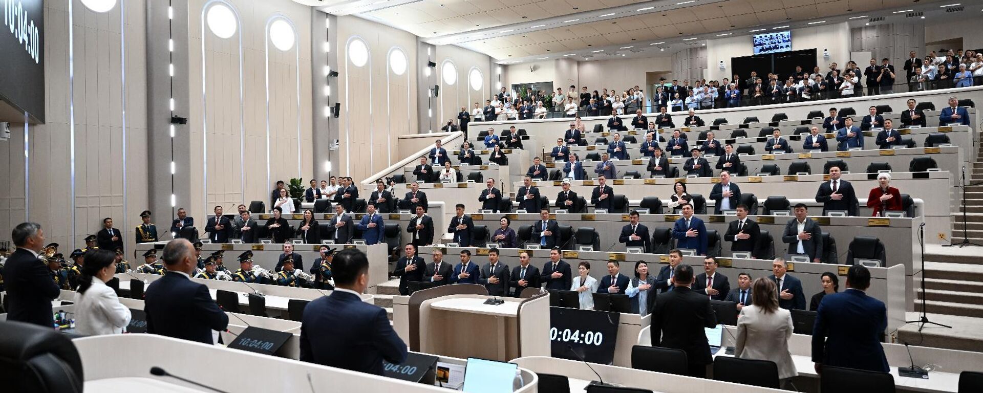 Депутаты Жогорку Кенеш Депутаты Жогорку Кенеш - Sputnik Кыргызстан, 1920, 01.12.2025