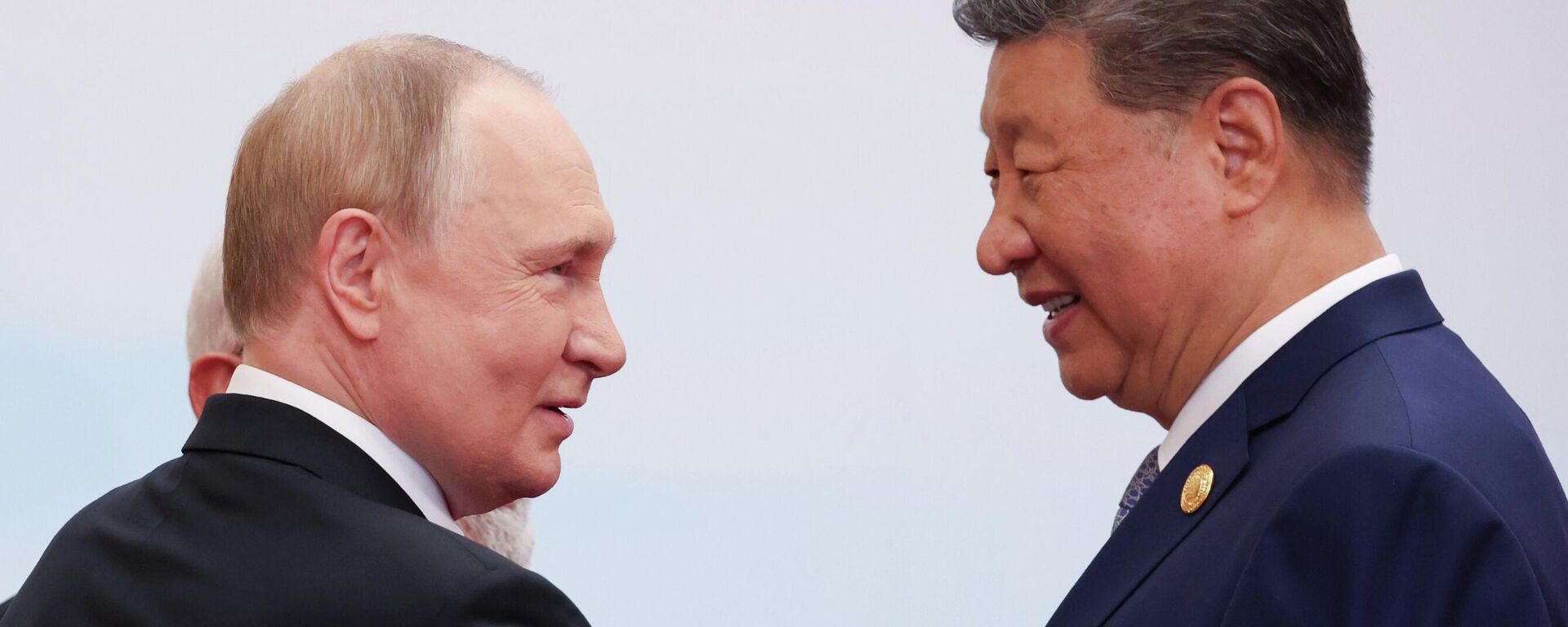 Президент РФ Владимир Путин и председатель Китайской Народной Республики (КНР) Си Цзиньпин. Архивное фото - Sputnik Кыргызстан, 1920, 03.11.2025