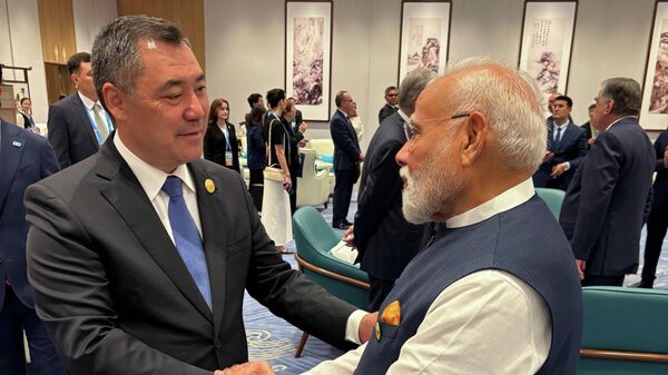 Встреча Садыра Жапарова с Нарендрой Моди на полях саммита ШОС в Китае - Sputnik Кыргызстан