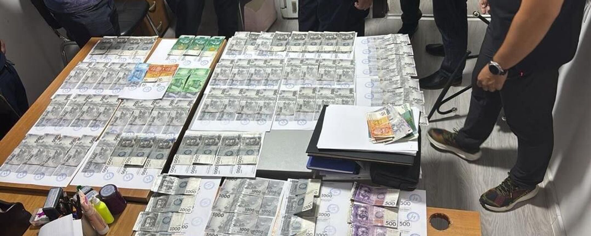 Улуттук коопсуздук мамлекеттик комитети Ички иштер министрлигинин түзүмдүк бөлүмүндө коррупцияны аныктады - Sputnik Кыргызстан, 1920, 02.09.2025