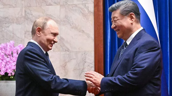 Россия жана Кытай лидерлери Владимир Путин менен СИ Цзиньпин. Архив - Sputnik Кыргызстан