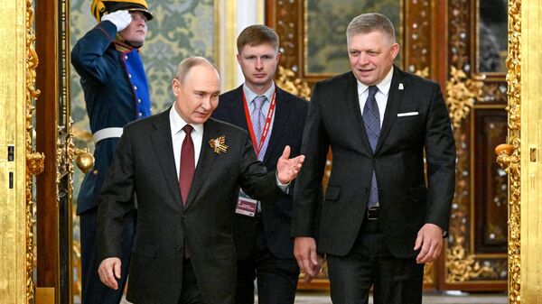 Президент Владимир Путин на встрече с премьером Словакии Робертом Фицо . - Sputnik Кыргызстан