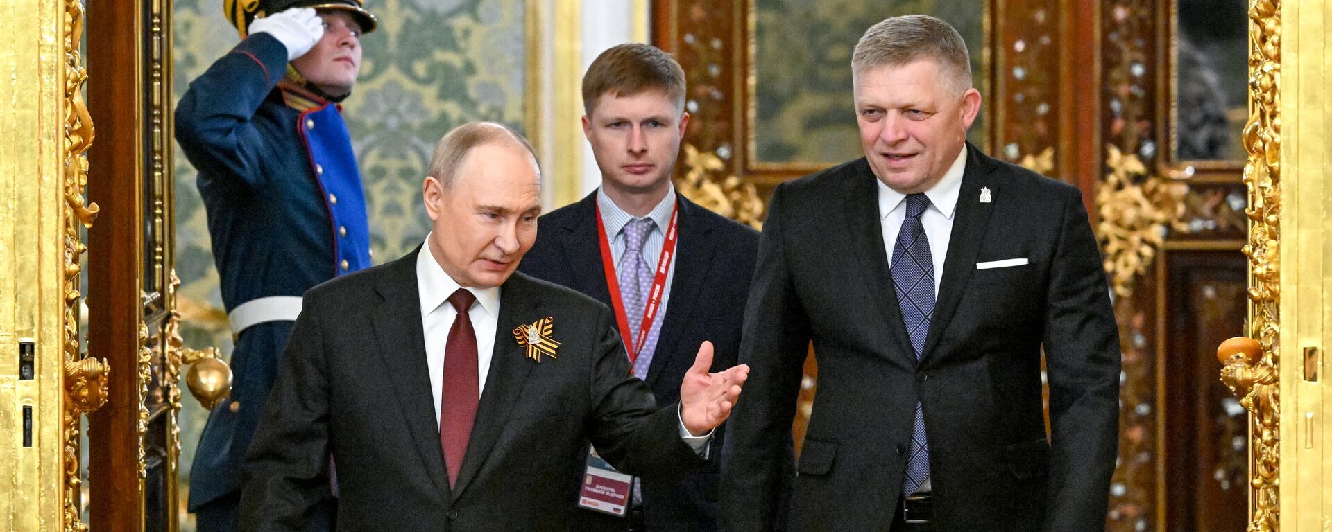 Словакиянын премьер-министри Роберт Фицо РФ лидери Владимир Путин менен - Sputnik Кыргызстан, 1920, 01.05.2026