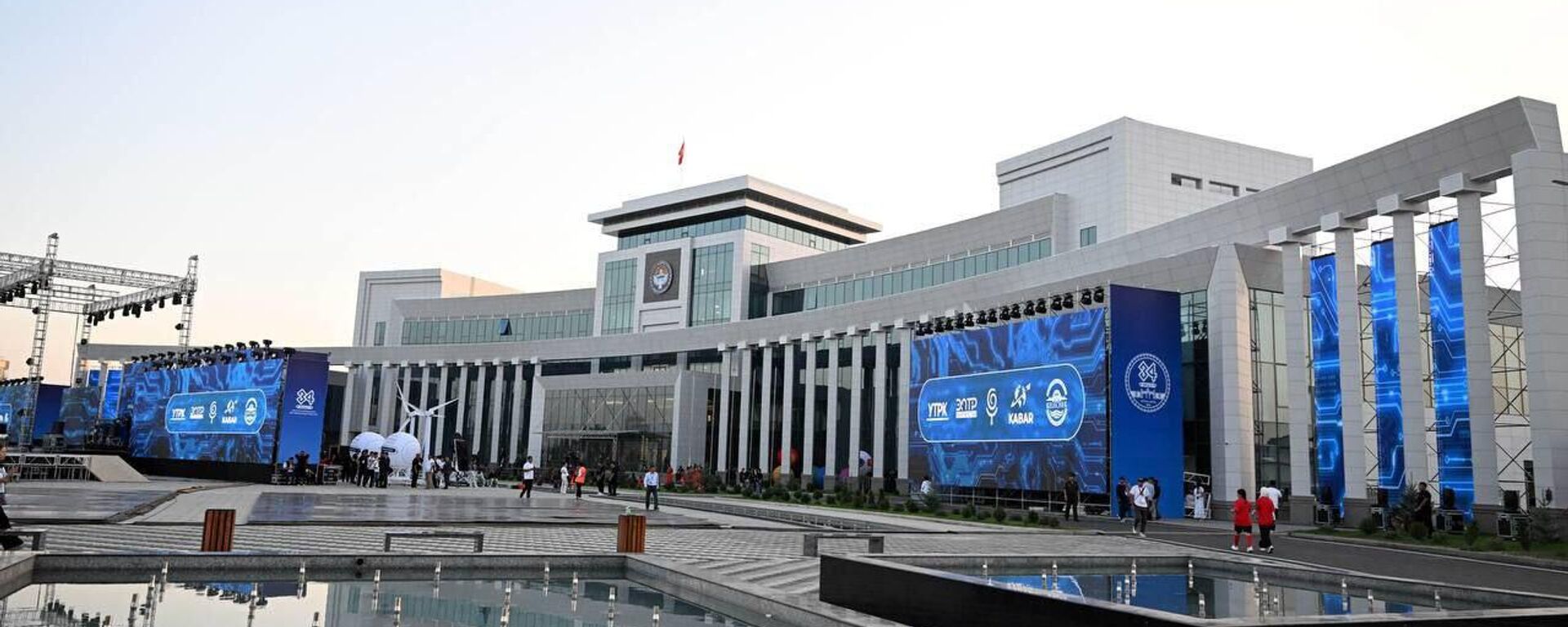 Жалал-Абад облустук администрациясынын жаңы имараты. Архив - Sputnik Кыргызстан, 1920, 03.09.2025