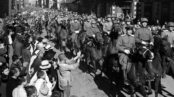 Советские войска вступают в Харбин. после капитуляции Квантунской армии - Sputnik Кыргызстан