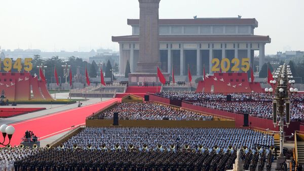  Военнослужащие армии Китая во время подготовки к военному параду на площади Тяньаньмэнь в Пекине  - Sputnik Кыргызстан
