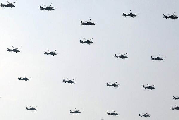  Тяньаньмэнь аянтынын үстүнөн алгач авиация учуп өттү - Sputnik Кыргызстан