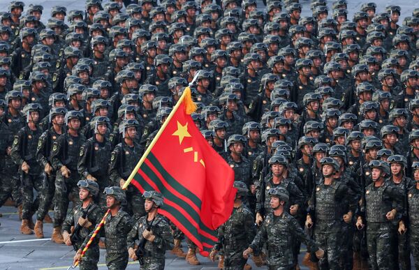  Параддан өтүп бара  жаткан аскер кызматкерлери  - Sputnik Кыргызстан