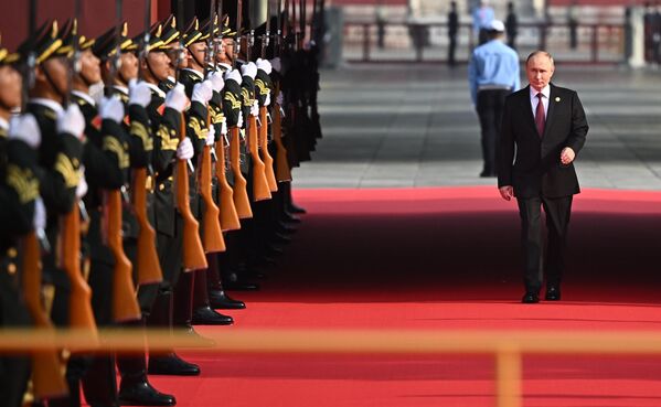  РФ президенти Владимир Путин параддын сыйлуу конокторунун бири болду - Sputnik Кыргызстан