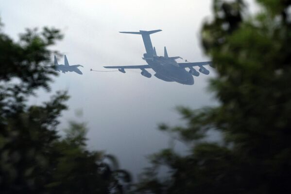  Таасирдүү ирмемдердин бири. Асмандагы аскердик учак. - Sputnik Кыргызстан