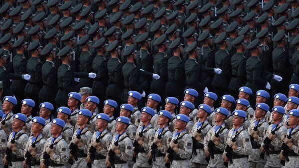 Военнослужащие армии Китая на площади Тяньаньмэнь в Пекине - Sputnik Кыргызстан