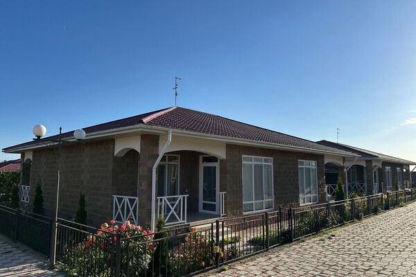 По данным следствия, Т. А. К.  является одним из инициаторов создания сельскохозяйственного кооператива &quot;Демал&quot;, активно участвовал в организации незаконного оформления права частной собственности на дорогостоящую землю в прибрежной зоне озера Иссык-Куль - Sputnik Кыргызстан