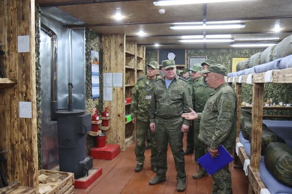 Бириккен штабдын башчысы Андрей Сердюков ЖККУнун Беларуста өтүп жаткан &quot;Эшелон-2025&quot; машыгуусун барып көрдү - Sputnik Кыргызстан