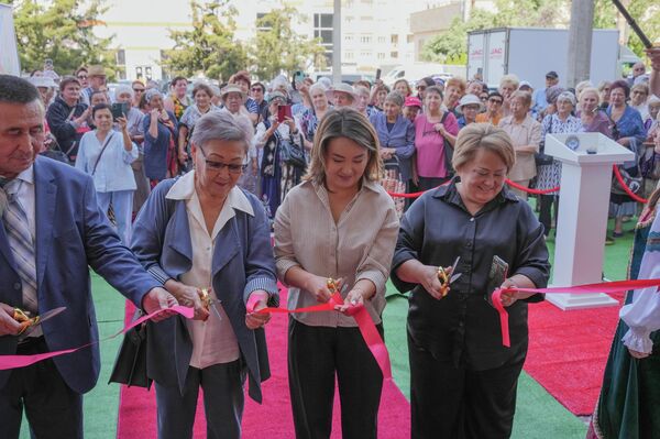 Азык-түлүк жана күнүмдүк муктаждыктагы товарлар коюлуп, өндүрүүчүлөр койгон баа менен сатылат - Sputnik Кыргызстан