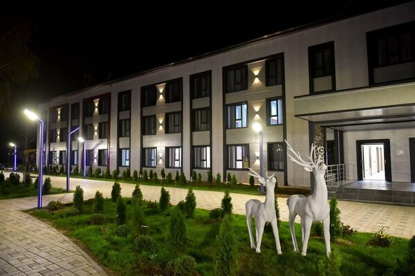 Президент Садыр Жапаров осмотрел детский оздоровительный центр &quot;Улан&quot;  - Sputnik Кыргызстан