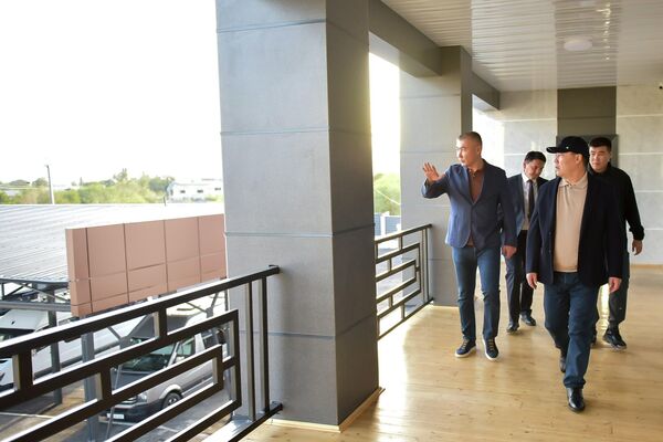 Отремонтированы все помещения, на вокзале есть гостиница для пассажиров и общежитие для сотрудников, благоустроена прилегающая территория - Sputnik Кыргызстан