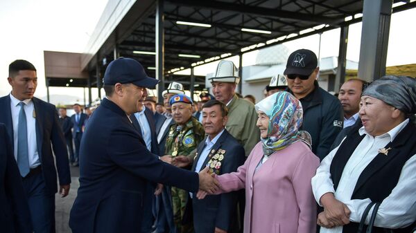 Президент Садыр Жапаров встретился с жителями Балыкчы - Sputnik Кыргызстан