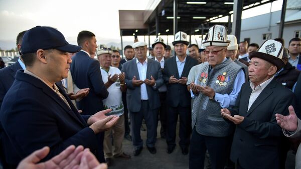  Садыр Жапаров Балыкчы шаарынын жашоочулары менен жолукту - Sputnik Кыргызстан