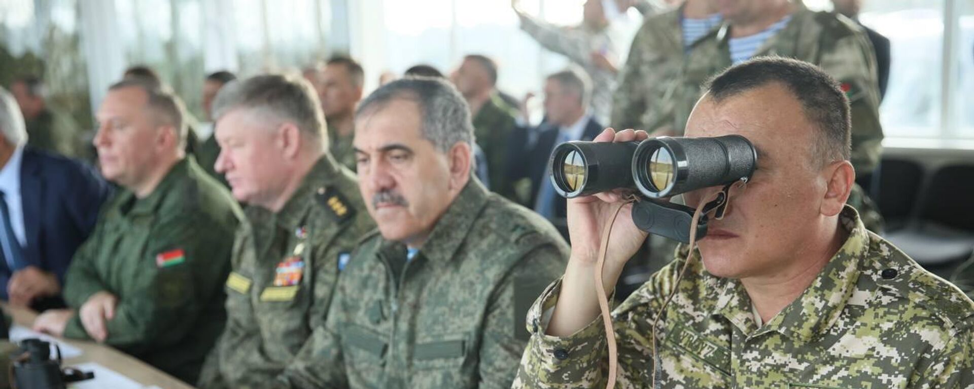   Башкы штабдын башчысынын милдетин аткаруучу, коргоо министринин биринчи орун басары Кумарбек Калматаев  - Sputnik Кыргызстан, 1920, 06.09.2025