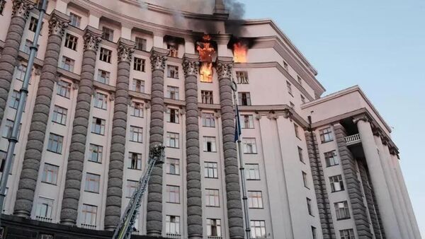 Пожар в здании правительства Украины - Sputnik Кыргызстан