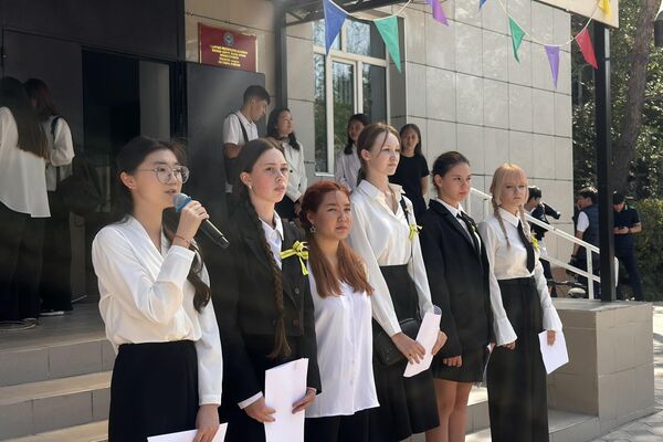 В Бишкеке прошла акция &quot;Эхо блокады&quot;, приуроченная к 8 сентября 1941 года — дню начала блокады Ленинграда - Sputnik Кыргызстан