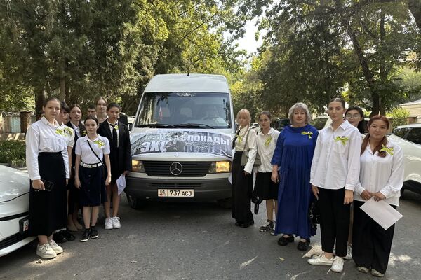Акция прошла в рамках инициативы Фонда сохранения и популяризации наследия Даниила Гранина - Sputnik Кыргызстан
