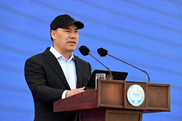 В ходе мероприятия Жапаров подчеркнул, что воздушная связь играет важную роль в экономике страны, у которой нет выхода к морю - Sputnik Кыргызстан