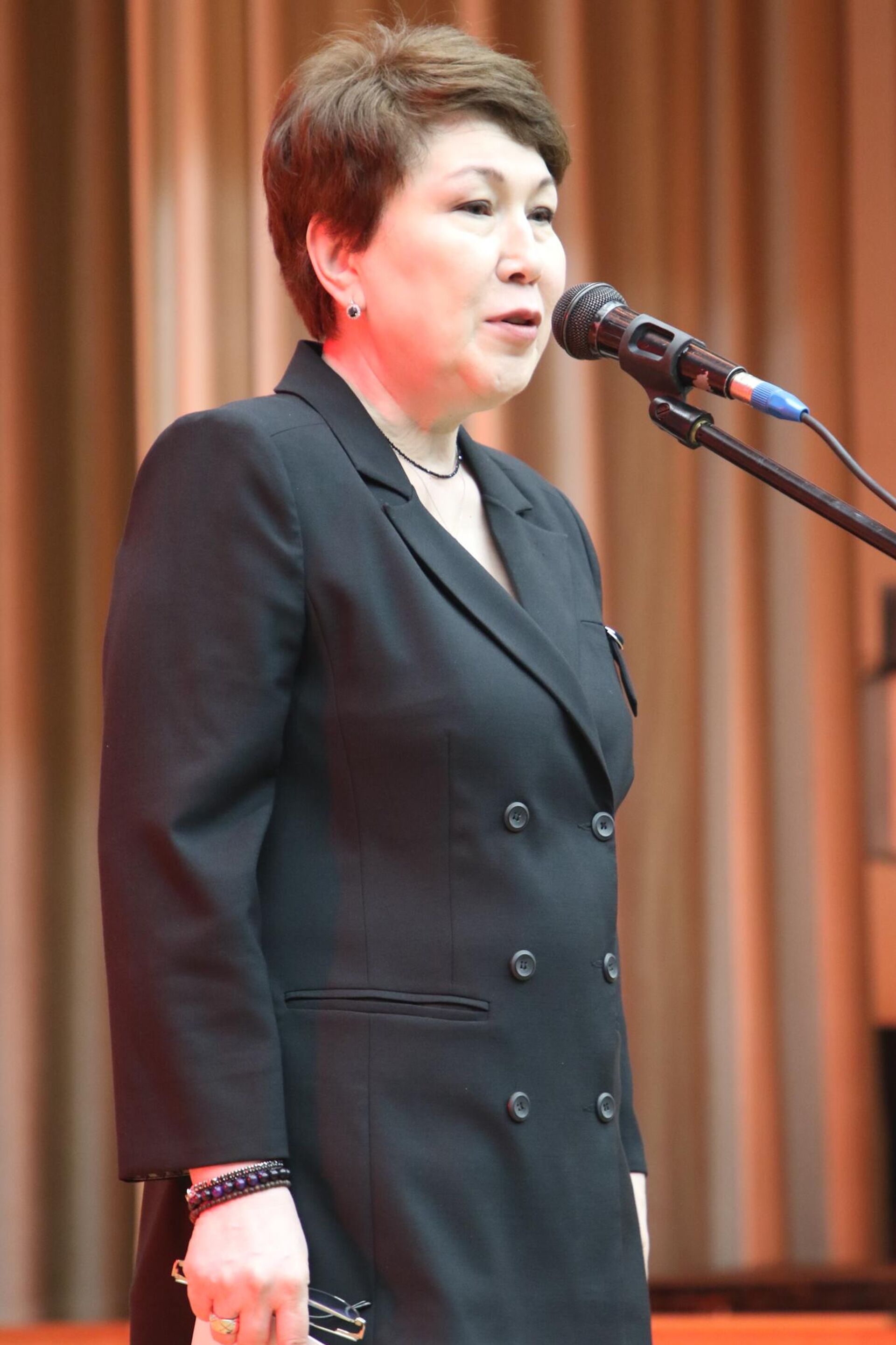 Почтение памяти жертв блокады Ленинграда в КРСУ - Sputnik Кыргызстан, 1920, 08.09.2025