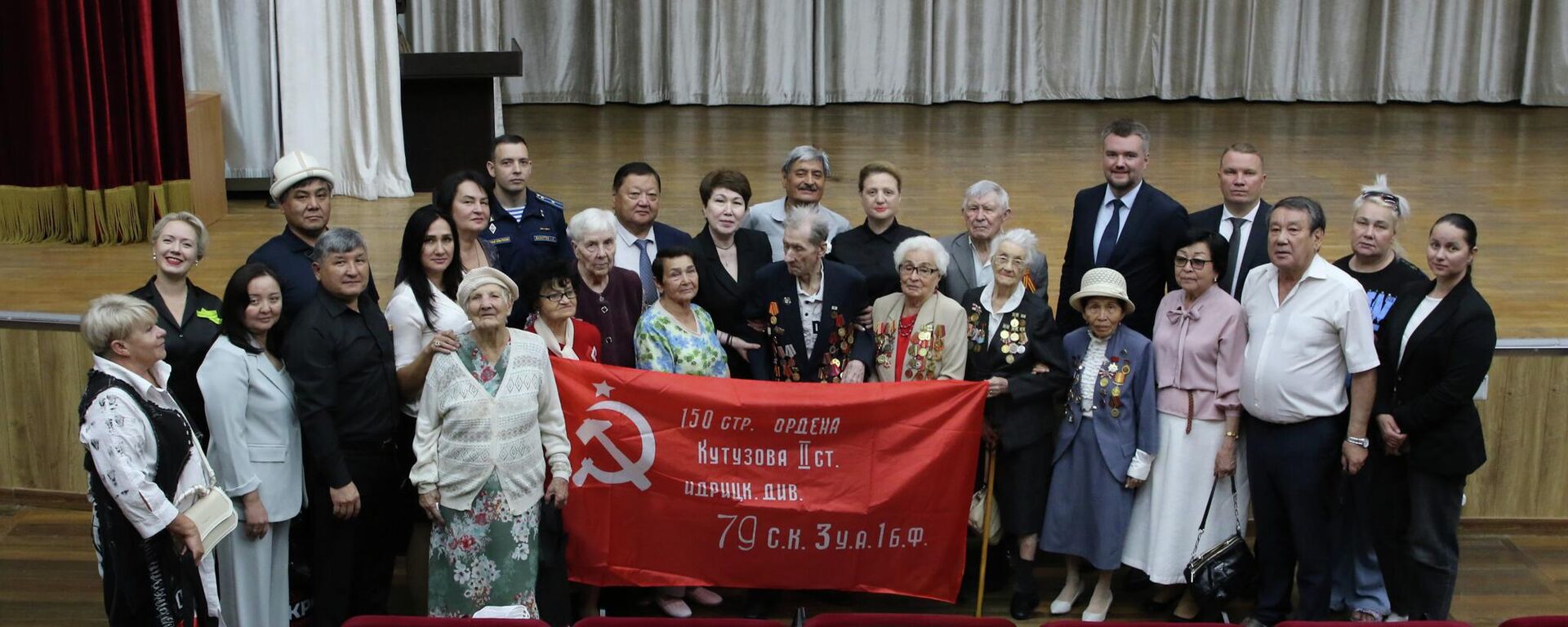 Почтение памяти жертв блокады Ленинграда в КРСУ - Sputnik Кыргызстан, 1920, 08.09.2025