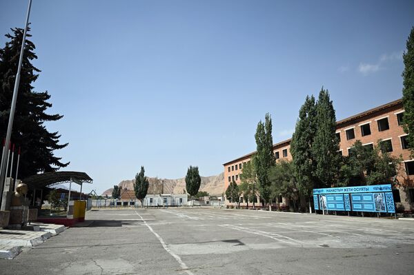 12 гектар аянт Нарын шаарынын мэриясына өтүп, ордуна Нарын районунан дал ушундай эле аянттагы тилке алынган. Аны трансформациялоо боюнча документтер даярдалууда - Sputnik Кыргызстан