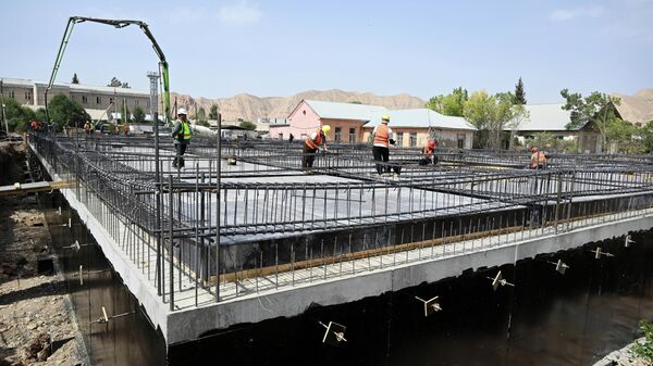 МИК үйлөрүнүн курулушу. Архив - Sputnik Кыргызстан