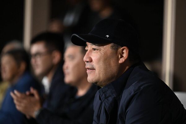 Президент Кыргызской Республики Садыр Жапаров посетил футбольный матч между сборными Кыргызстана и Шри-Ланки, который состоялся на стадионе им. Долона Омурзакова  - Sputnik Кыргызстан