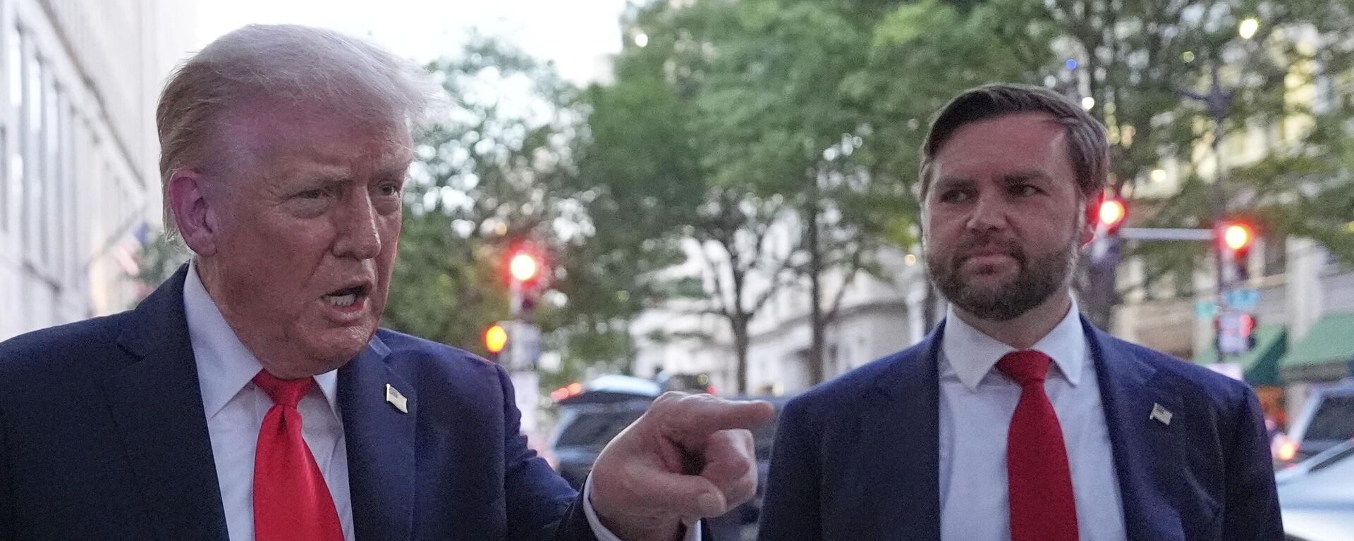 АКШнын президенти Дональд Трамп жана вице-президент Жей Ди Вэнс - Sputnik Кыргызстан, 1920, 10.09.2025