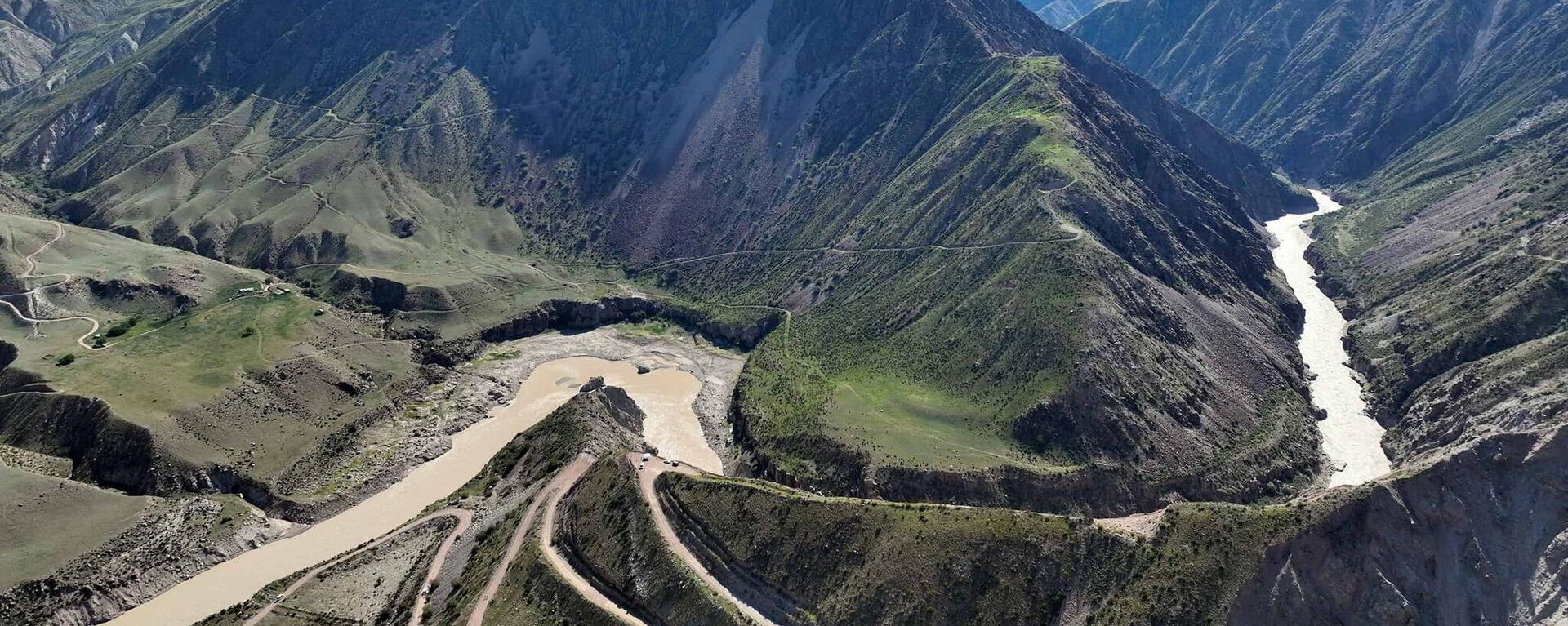 Строительство ГЭС Камбар-Ата-1 в Джалал-Абадской области - Sputnik Кыргызстан, 1920, 10.09.2025