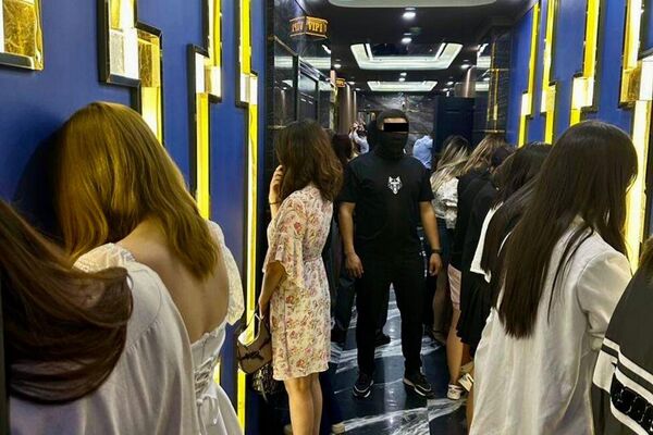 В Бишкеке выявлен подпольный бар, где оказывали интимные услуги иностранцам - Sputnik Кыргызстан