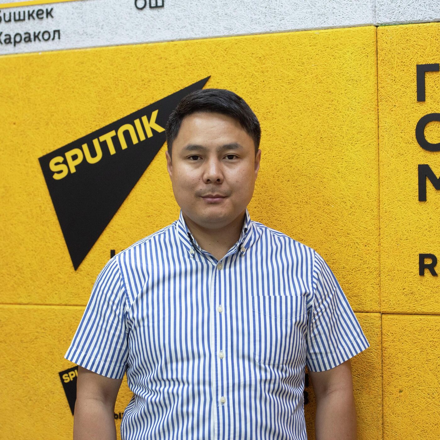 Шашты жастар Табиғи салбыраған сиськи порно