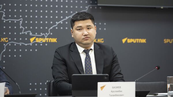 Начальник управления промышленности Министерства экономики и коммерции Арсланбек Базиев - Sputnik Кыргызстан