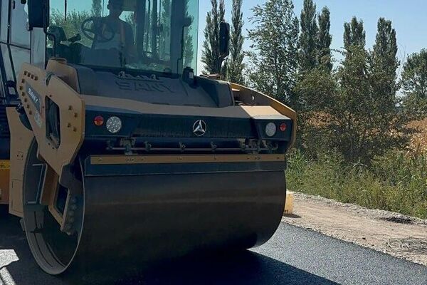 Суу түтүктөрүн орнотуу, жолдун энин кеңейтүү жана  Биримдик-Кут конушуна кирүүчү кошумча эки тилкенин негизин даярдоо жумуштары жүрүп жатат - Sputnik Кыргызстан