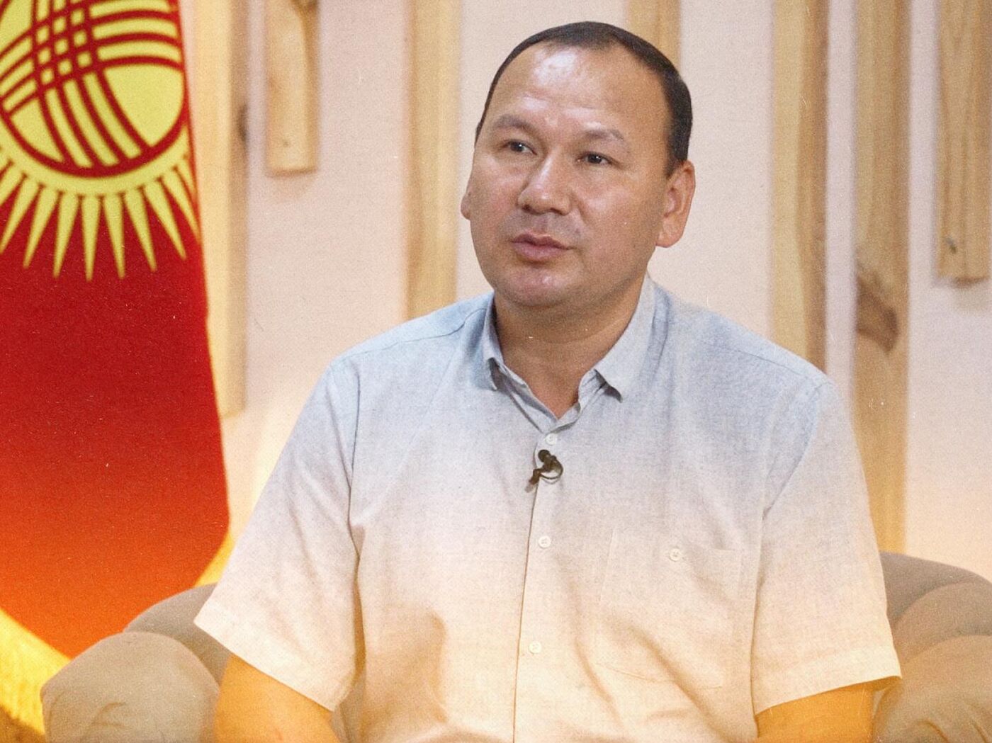 Жақыннан жасалған пизды жалап жатқан бейне