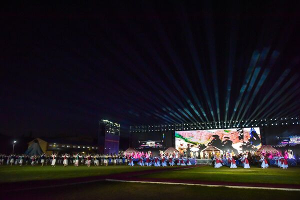 Бул боюнча өлкө башчы кечээ, 12-сентябрда, XIX кылымдагы көрүнүктүү мамлекеттик жана саясий ишмер Алымбек датканын 225 жылдыгына арналган иш-чарада билдирди - Sputnik Кыргызстан