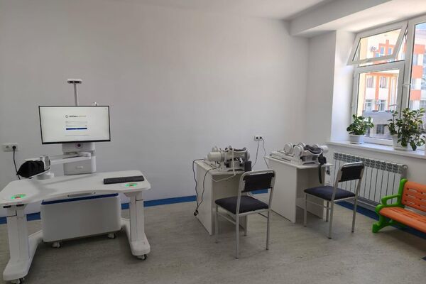 Жаңы роботтор  KOICA (Кореянын эл аралык кызматташтык агенттиги) жана H Robotics компаниясынын (Түштүк Корея) көмөгү менен алып келинген. Жалпы наркы 150 миң долларды түзөт. - Sputnik Кыргызстан