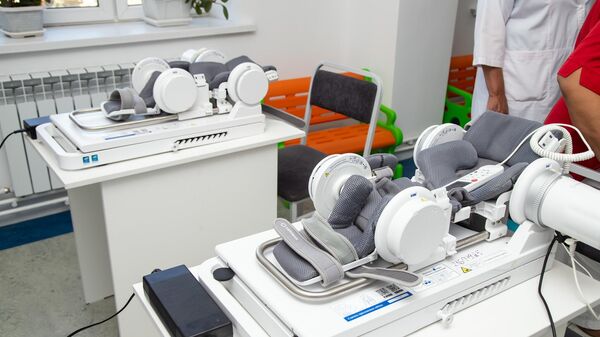 Церемония передачи инновационного реабилитационного оборудования Rebless™ Planar для НЦОМиД - Sputnik Кыргызстан